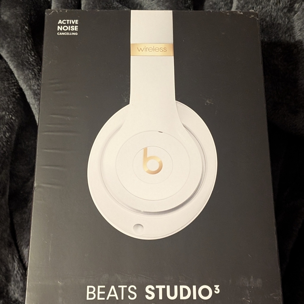 Beats White Studio 3 OTE headphones NWT FACTORY SEALED